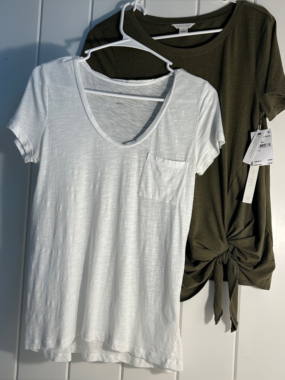 caslon t-shirt bundle S white pocket tee & olive burnt green top small twist tie